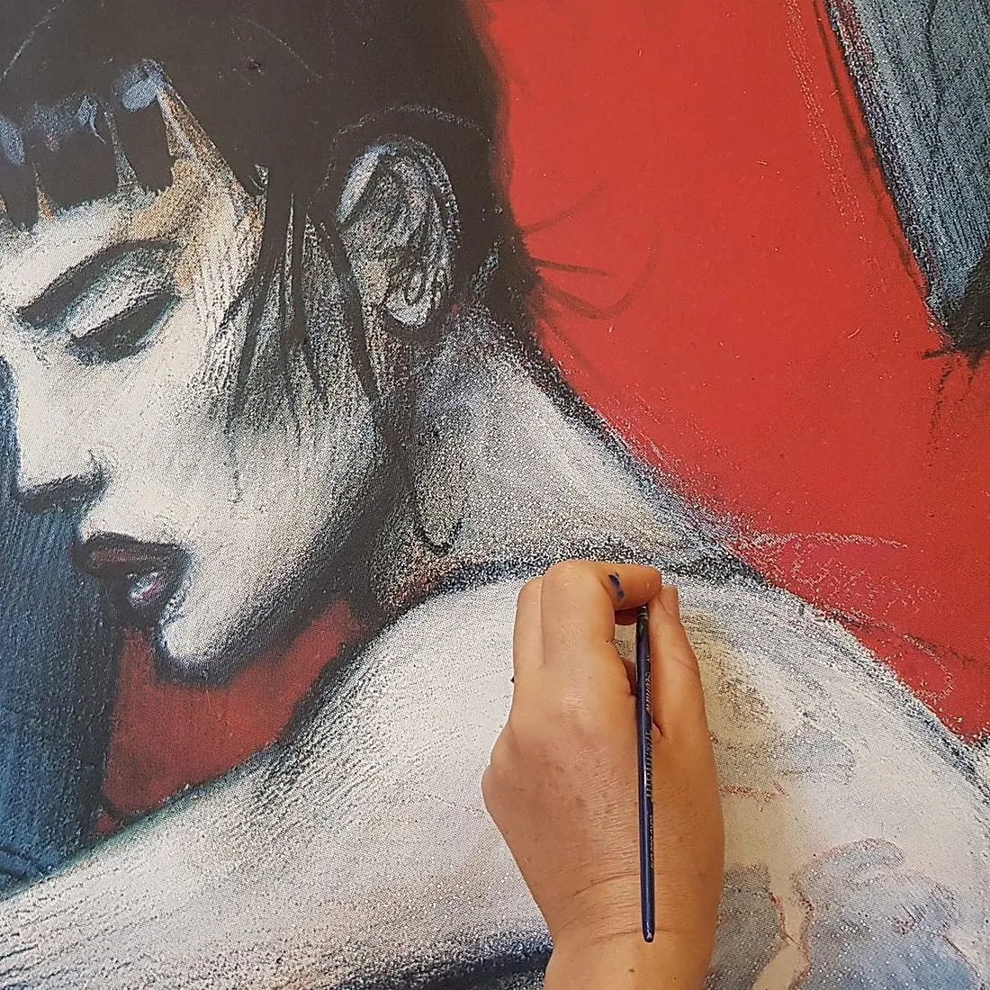Refixage des soulèvements et réintégration des couleurs — œuvre contemporaine de Bilal — avant et après restauration