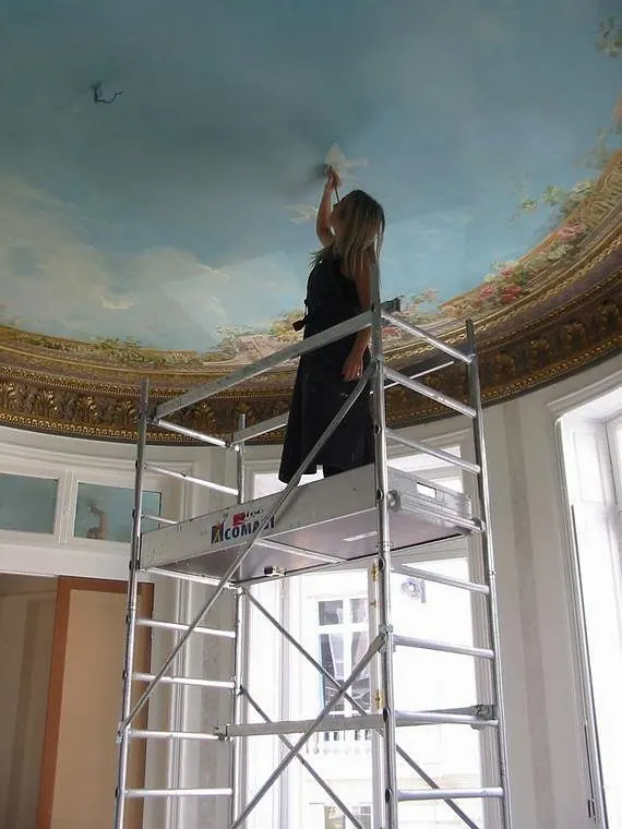 Consolidation of cracks and reintegration of color — painted ceiling — Painted ceiling: treatment in situ